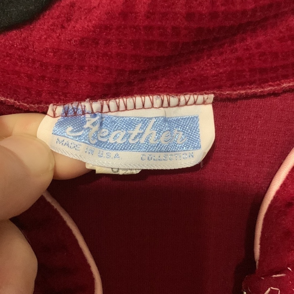 Vintage Heather Collection burgundy housecoat - Picture 13 of 14